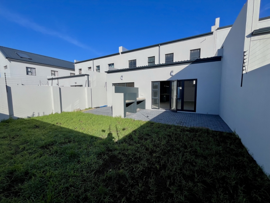 To Let 4 Bedroom Property for Rent in Sandown Western Cape